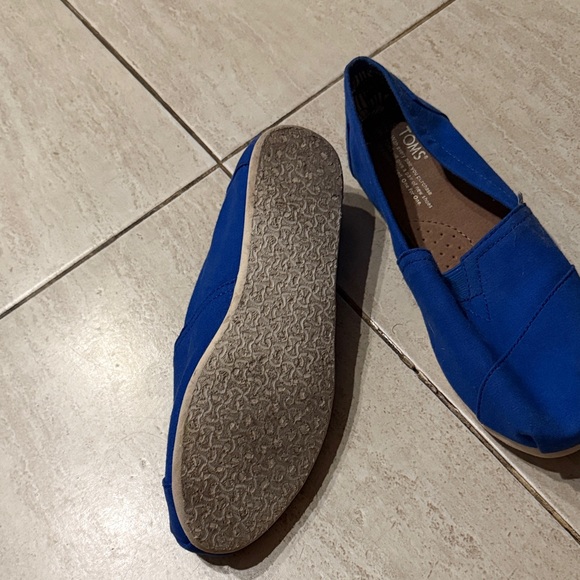 TOMS Women's Vibrant Blue Canvas Loafers - Picture 2 of 4